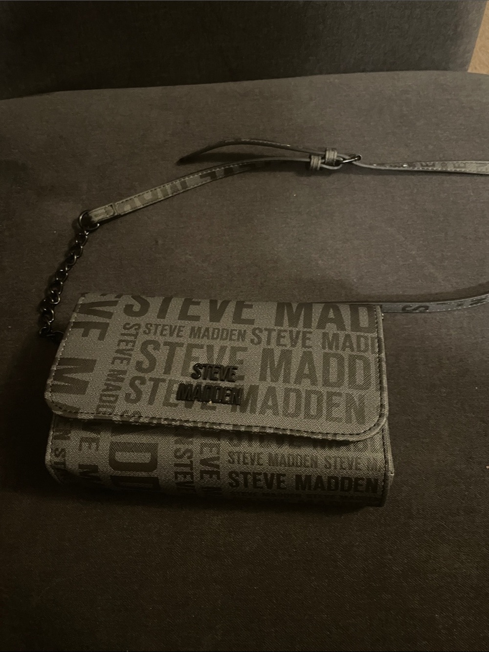 **NEW**
Steve Madden Black Logo Print Crossbody Wallet